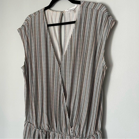 Women's Large Striped Flutter Shorts Romper Cinched Waist BCBGENERATION - Picture 2 of 13